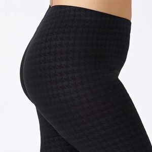 🆕 Penningtons Houndstooth Matte Metallic Leggings